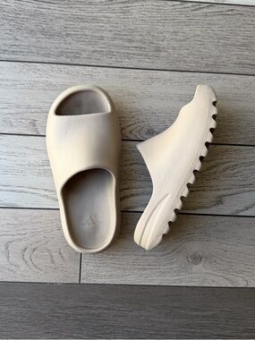 Adidas Yeezy Kids Bone Slides
